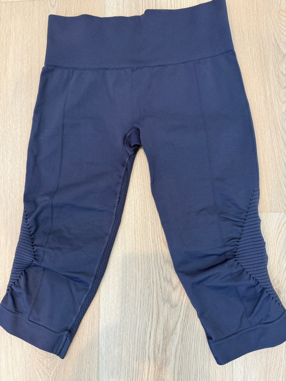 lululemon athletica Navy Seamless Cropped Capris 8 - Picture 3 of 10